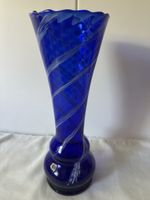 Glasvase blau mit Spiralmuster guter Zustand