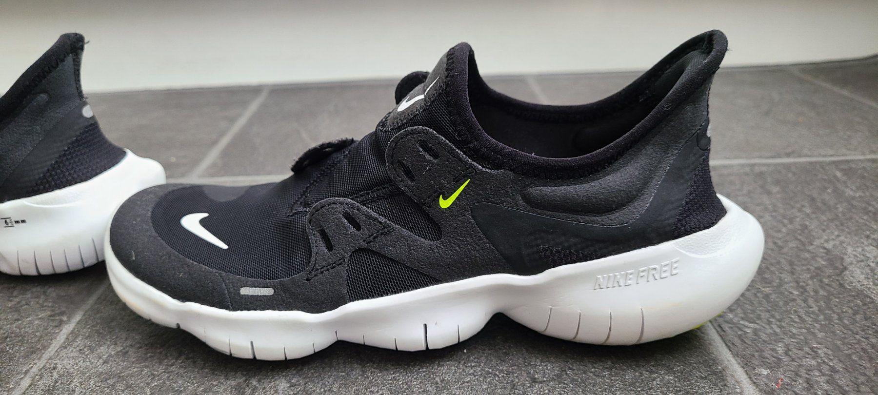 Nike Scarpe da donna: Fitnessschuhe von Nike, Gr. 36.5 – Usato da Basel venduto da Luzora