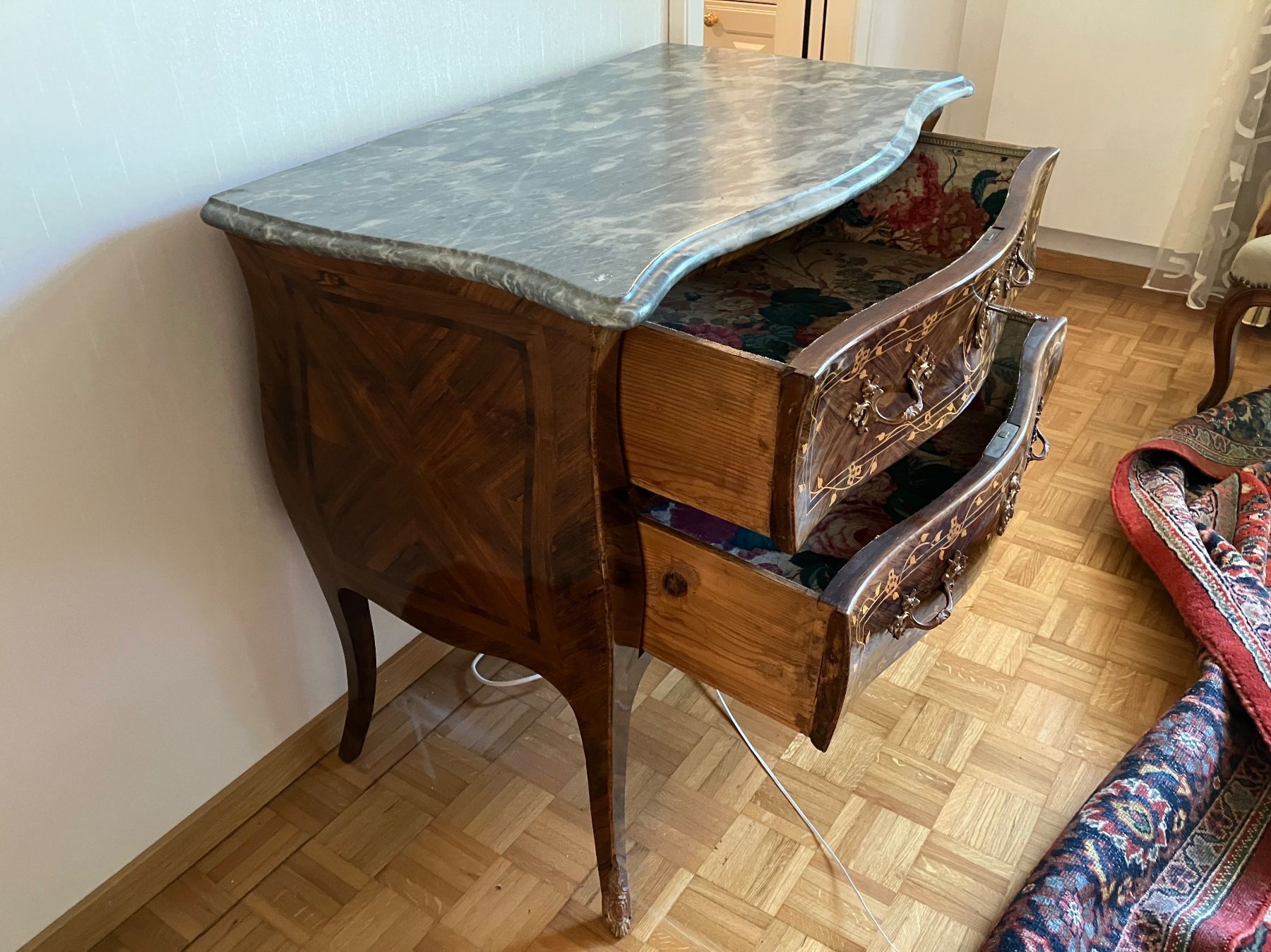 Cassettiere: Antike Barock-Kommode im Louis-XV-Stil – Usato da Bern venduto da schoenisache 2