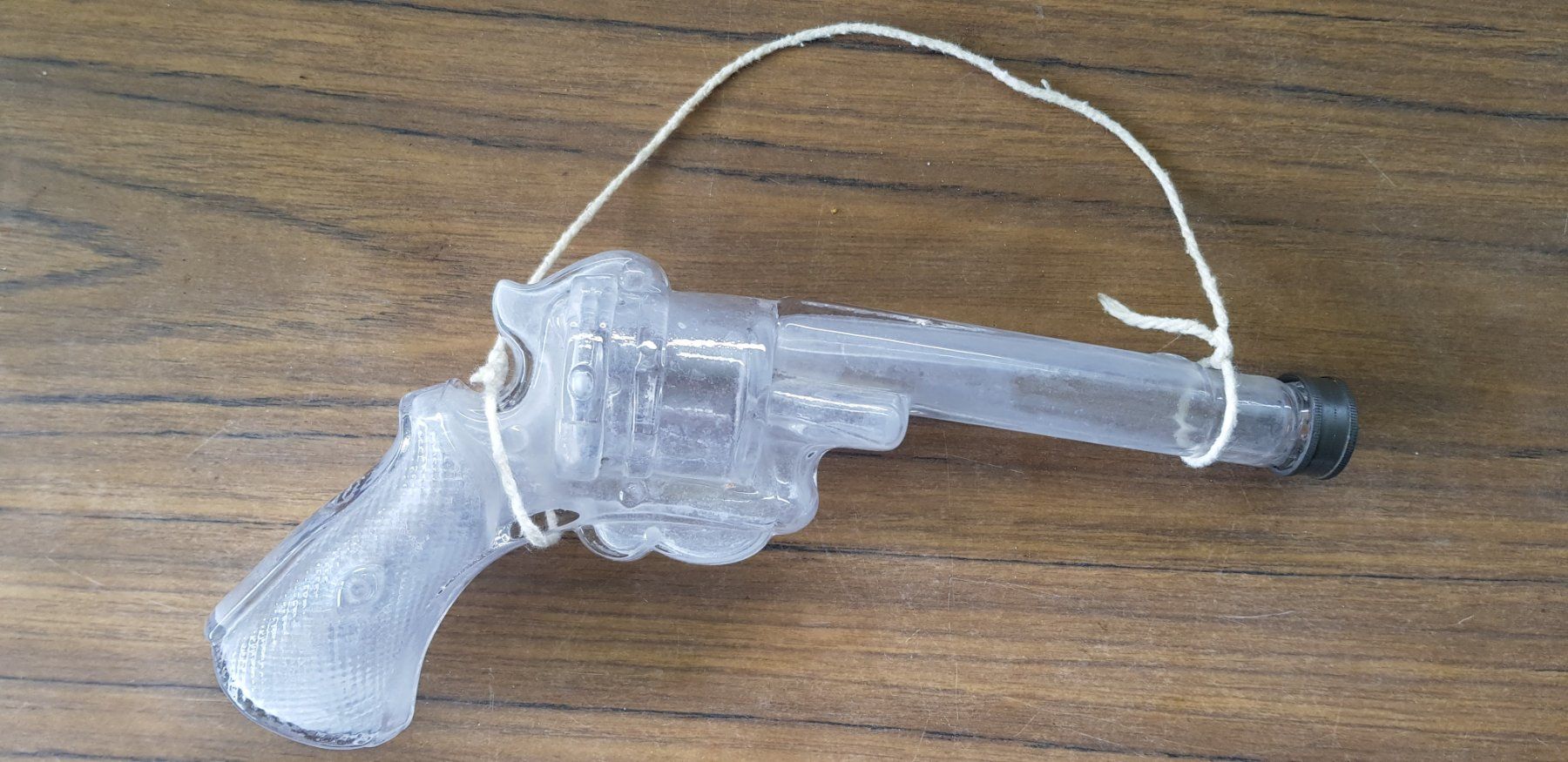 Sonstiges: Whiskeyflasche Revolver antik – Gebraucht aus Mörschwil von antiksalon 8
