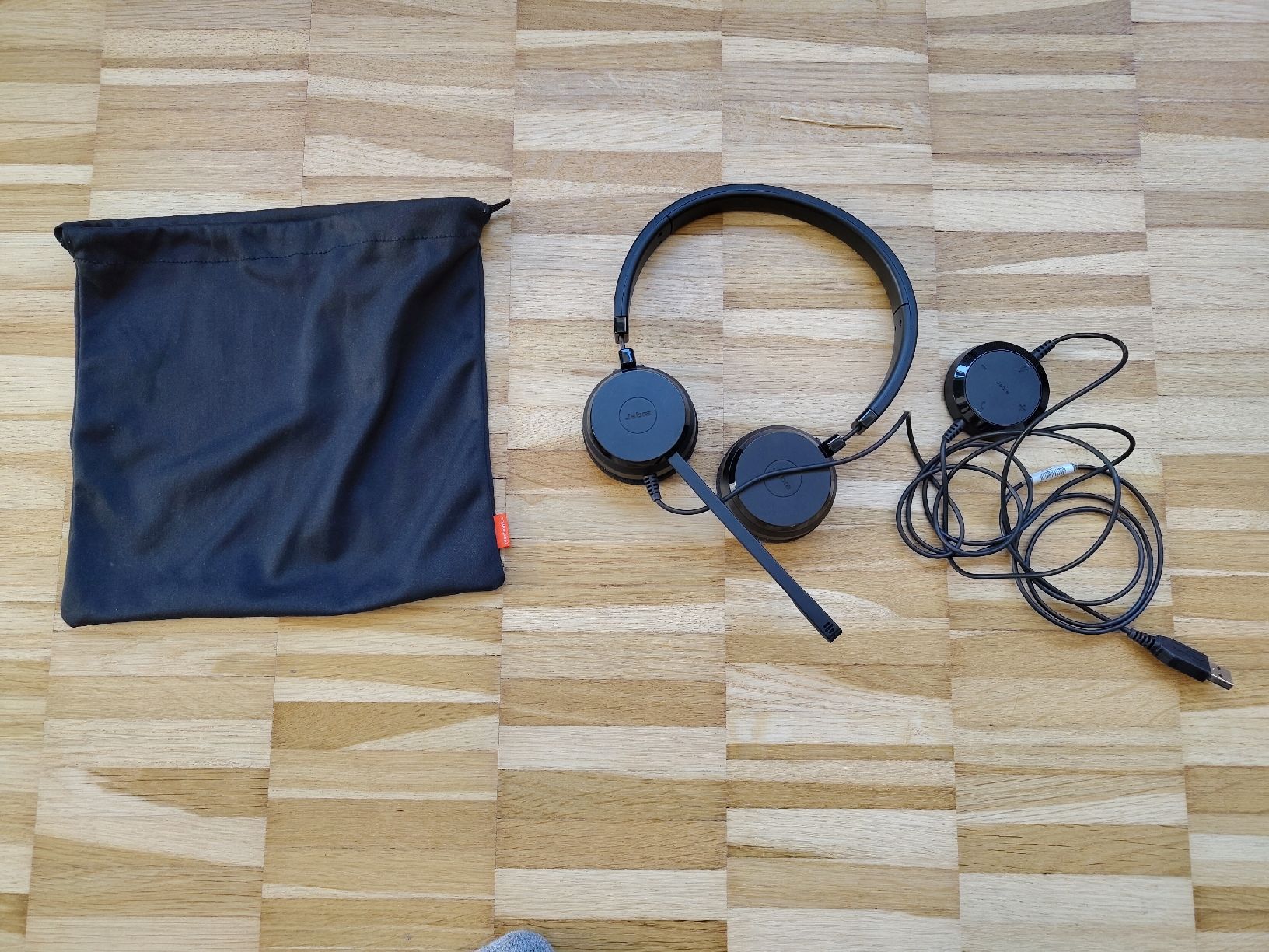 Jabra Cuffie: Jabra Evolve 20 Headset mit USB Kabel und Tasche – Usato da Zürich venduto da Almohammed