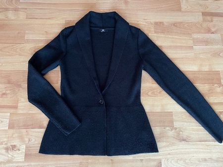 Schicke Strickjacke, schwarz, Grösse S,