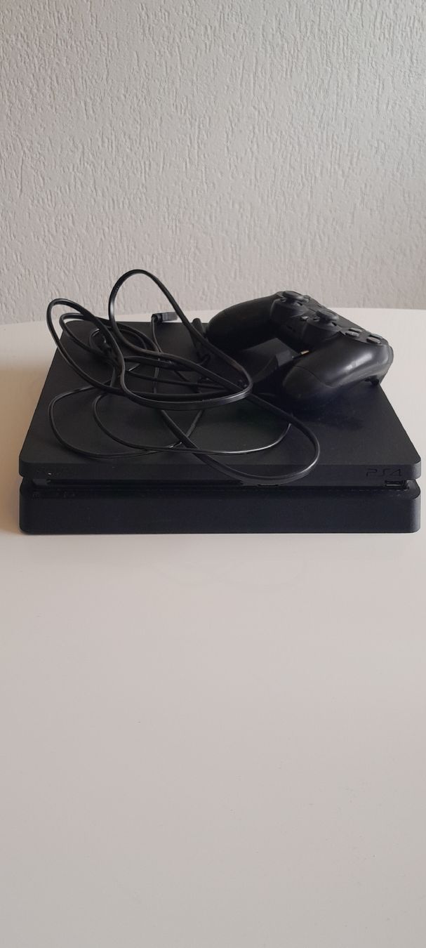 Sony Konsolen: Playstation 4 defekt – Defekt aus Zürich von Janeway85