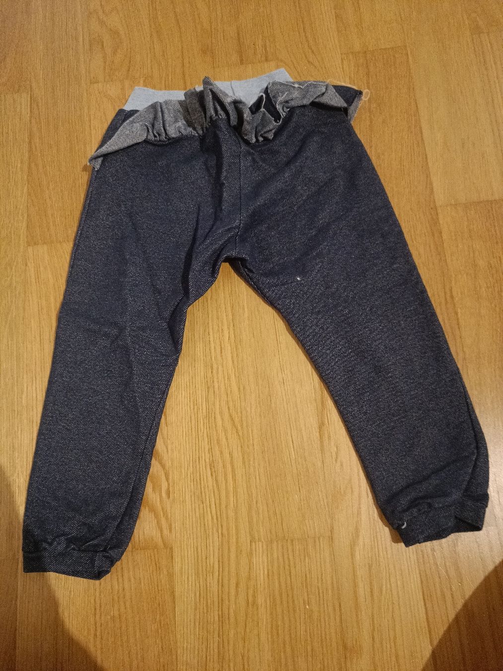 Hosen: Hose Grösse 92 – Gebraucht aus Jaberg von urig17.