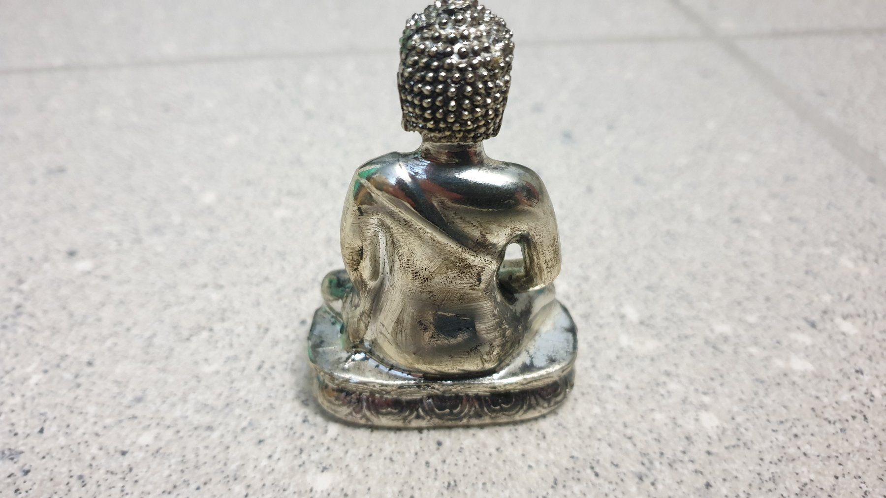 Figuren: Kleine chromfarbige Buddha Statue – Gebraucht aus Stäfa von Supertramp73 1