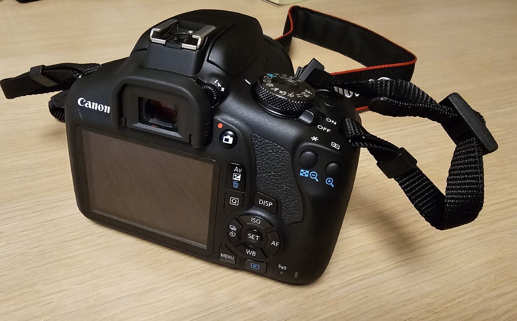 Canon Appareil photo: Canon Eos 2000d mit 2 Akkus Neuwertig – D'occasion à recherswil par R_M_R 2