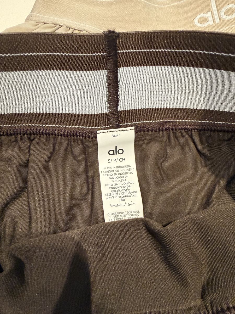Alo Yoga Hosen: ALO sport shorts  – Neu und originalverpackt aus Bäch SZ von jfog 2
