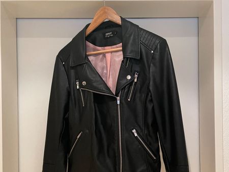 ONLY Kunstlederjacke schwarz, Grösse 40