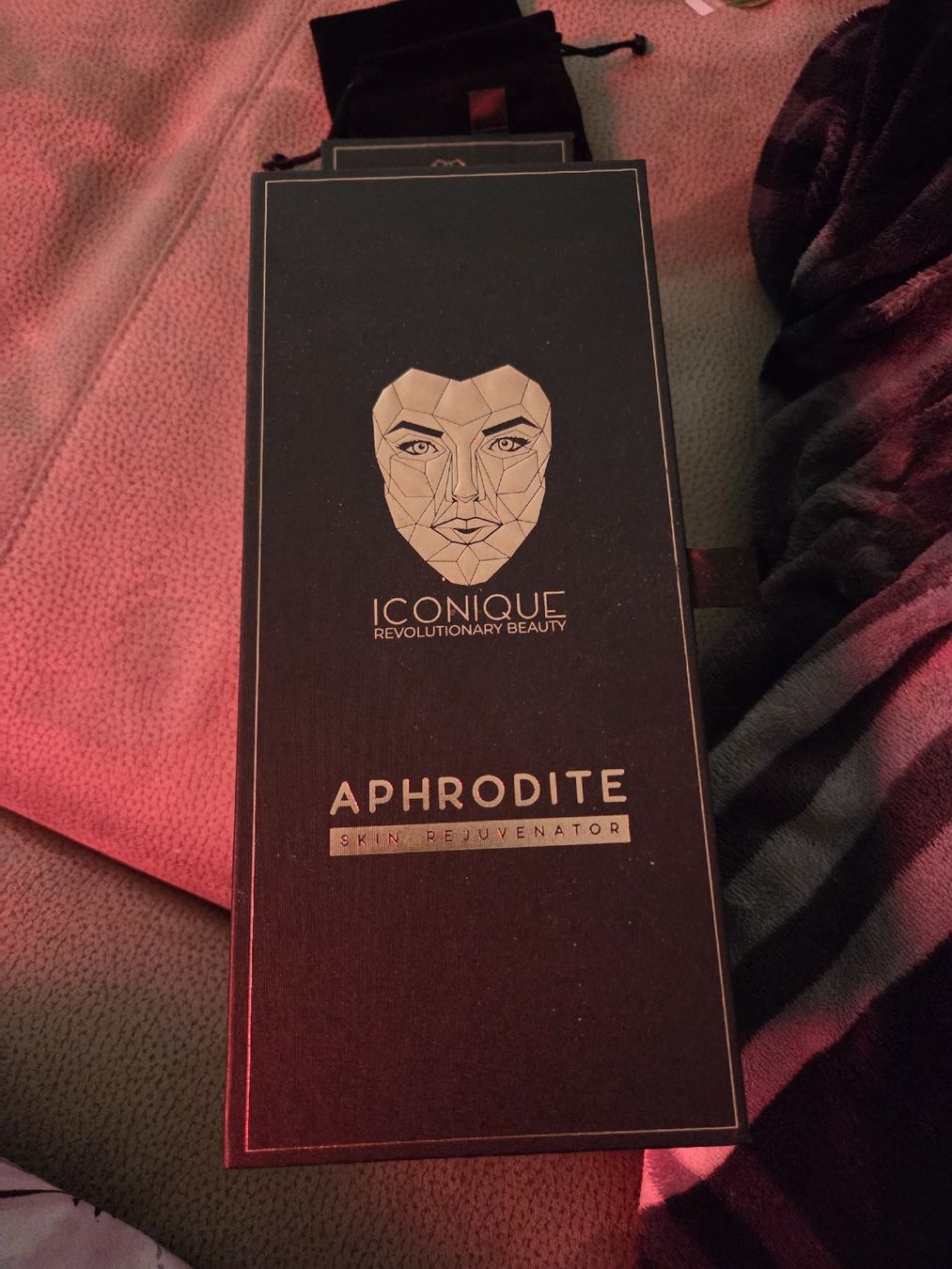 Cura del viso: Aphrodite  von Iconique neu – Nuovo (secondo la descrizione) da Krauchthal venduto da man_z27m