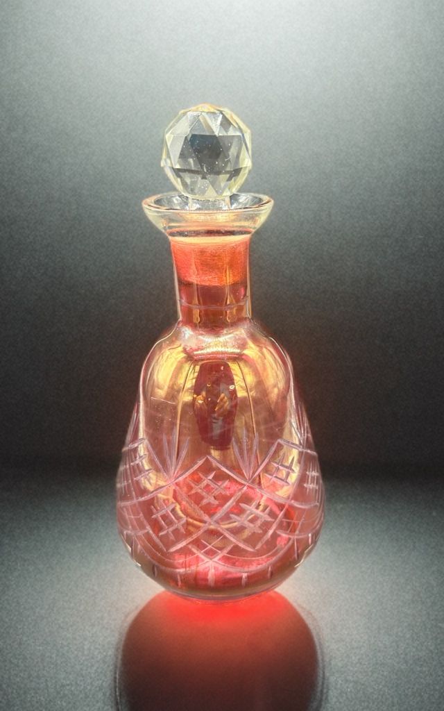 Caraffe: Vintage Cranberry Crystal Decanter – Usato da Villmergen venduto da JacRon