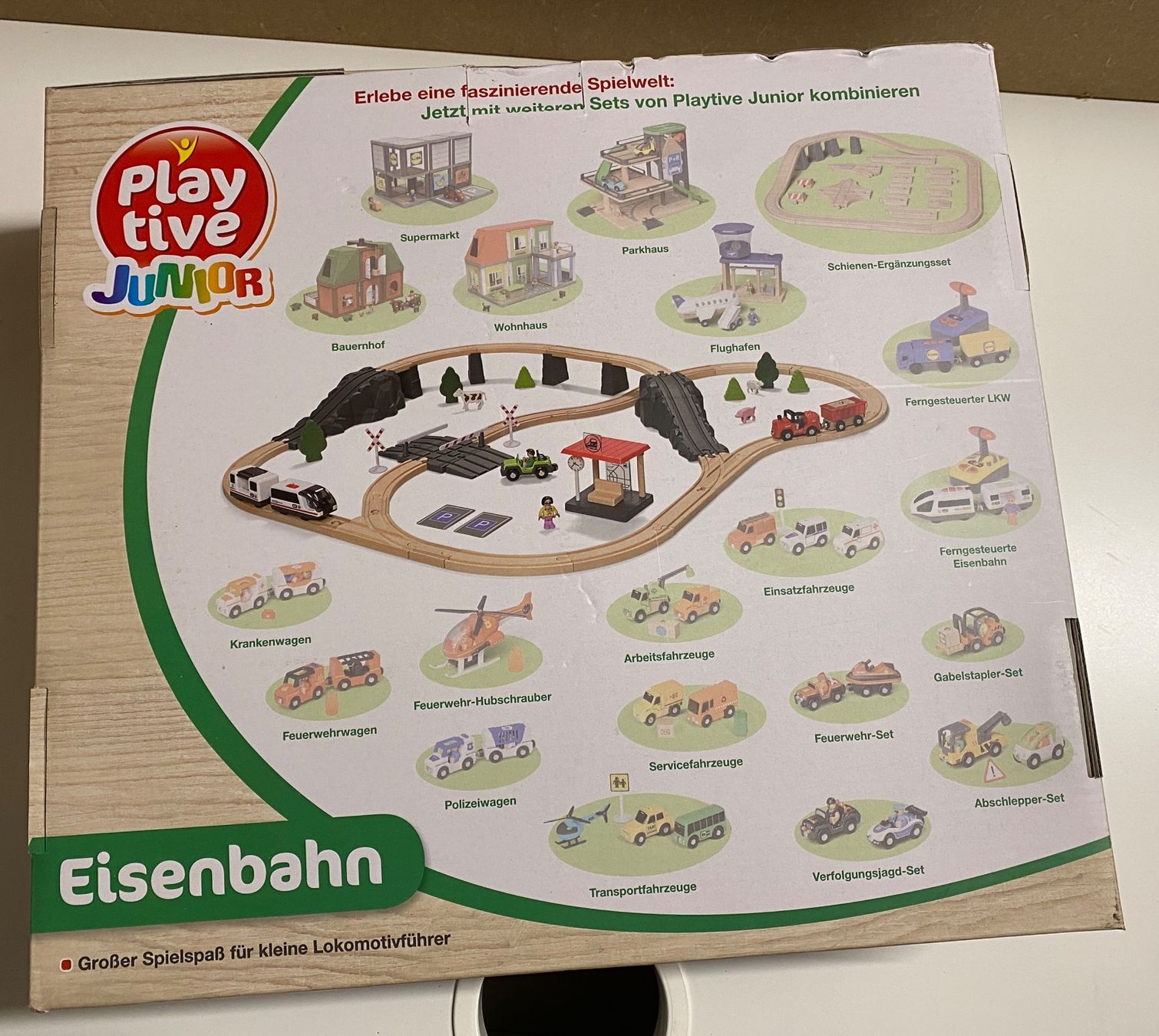 Spielzeuge: Holzeisenbahn mit Selbstfahrender Batterie-Lok – Neu (gemäss Beschreibung) aus Dussnang von trooper479 1