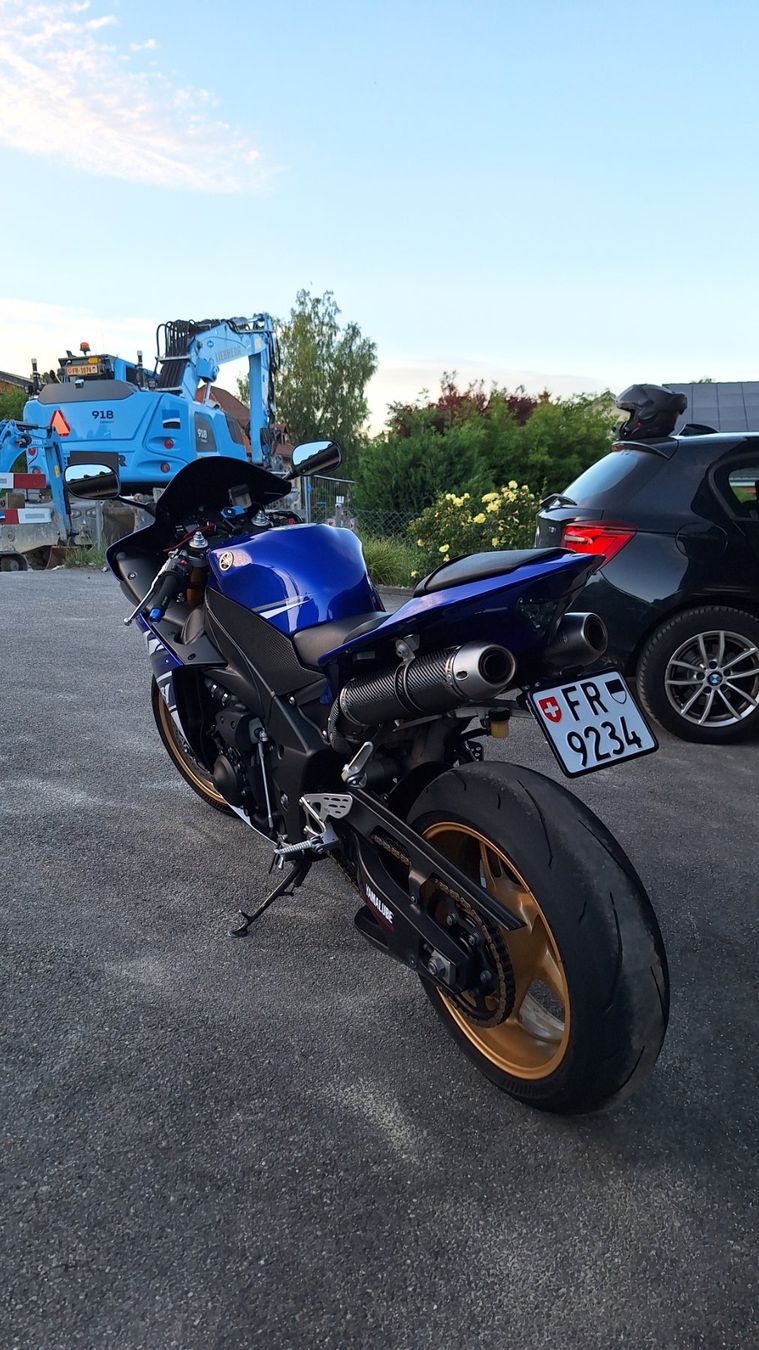 Yamaha Strada: Yamaha R1 RN2210 – Usato da Fribourg venduto da Ertug 3