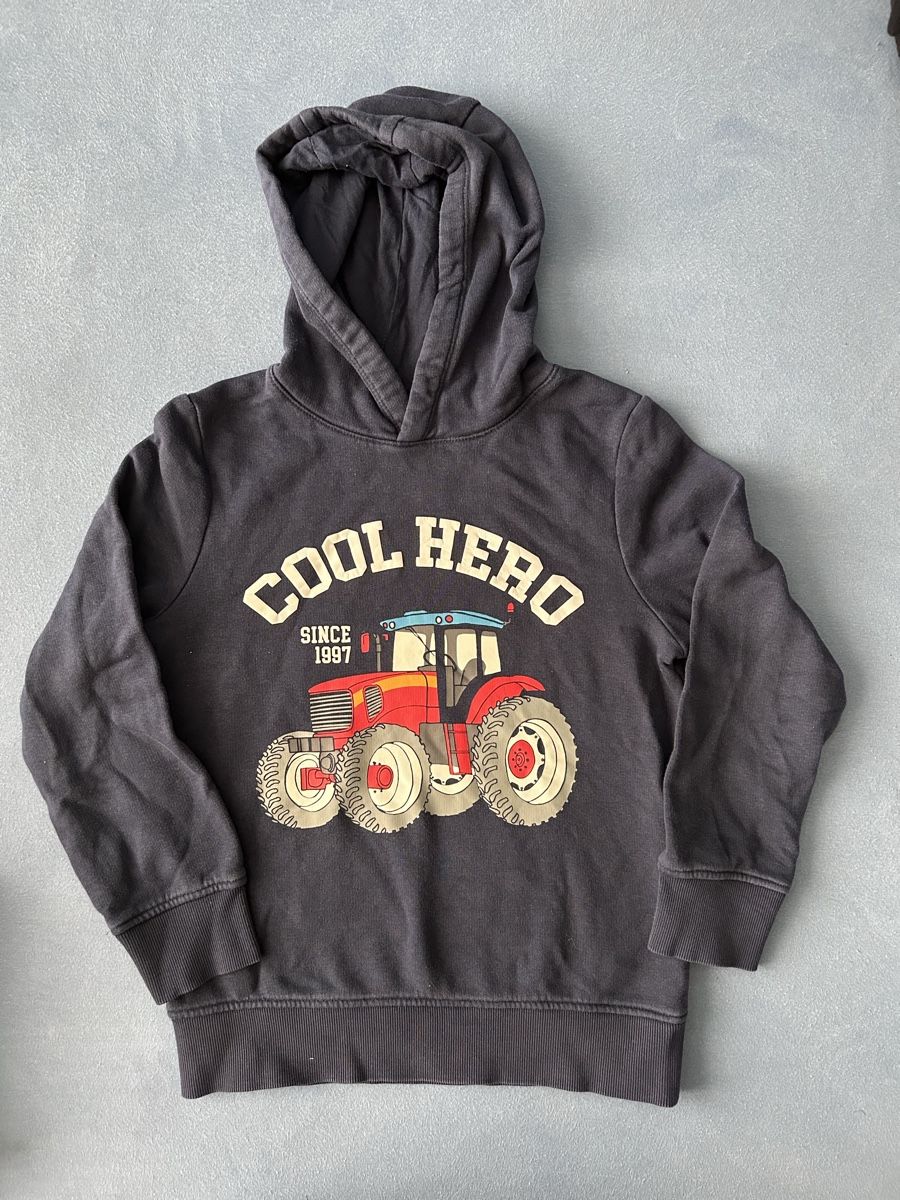 C&A Pulls et sweat-shirts: Pullover / Hoodie Gr. 134 – D'occasion à Frauenfeld par manuburg