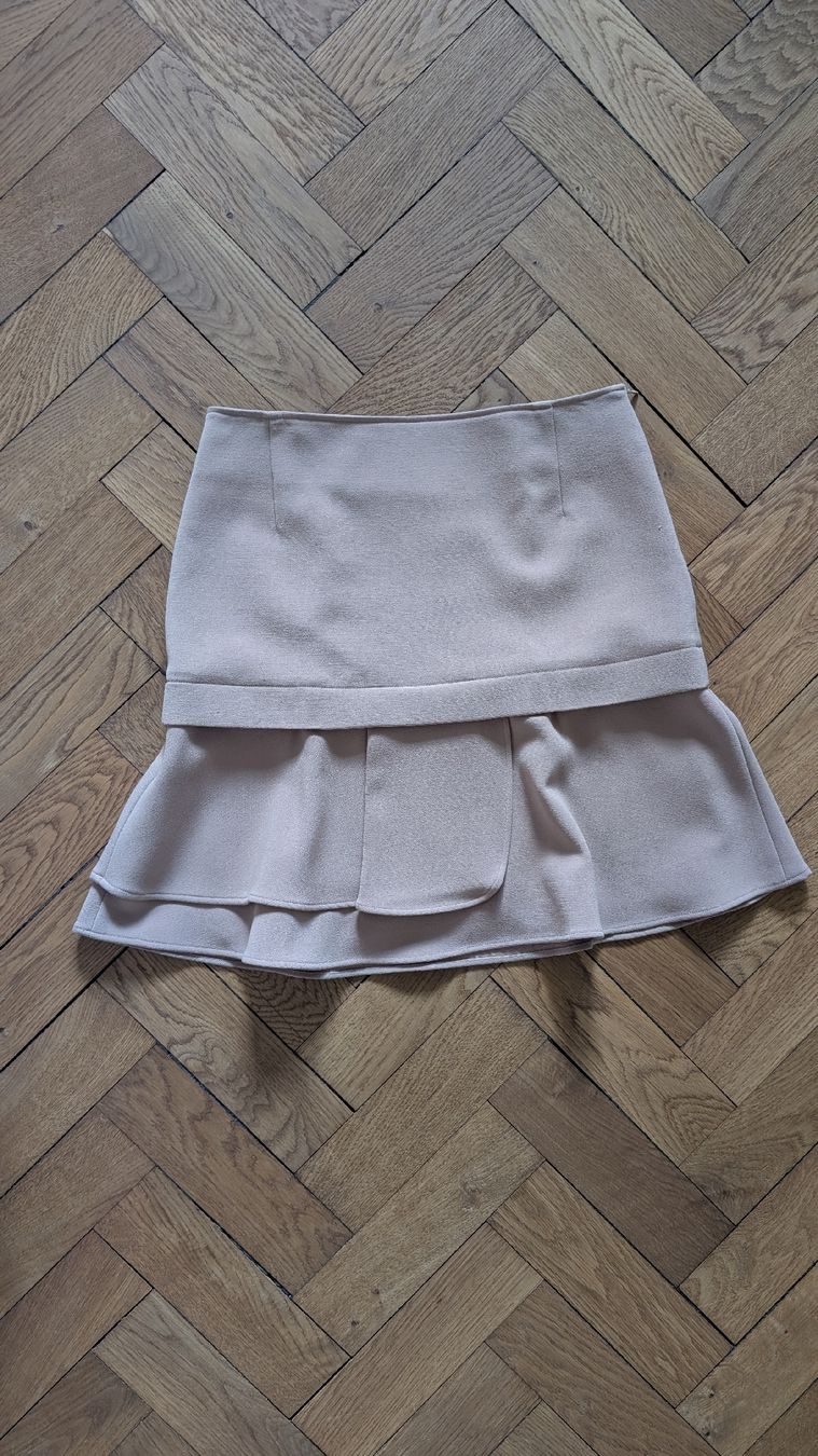 Gonne: Max&Co Beige Ruffle Mini Skirt - Size M – Usato da Zürich venduto da van_hzh7