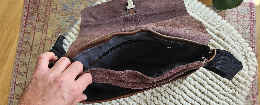 Taschen: Strellson Messenger Bag aus Leder – Gebraucht aus Bassersdorf von capricornswiss 1