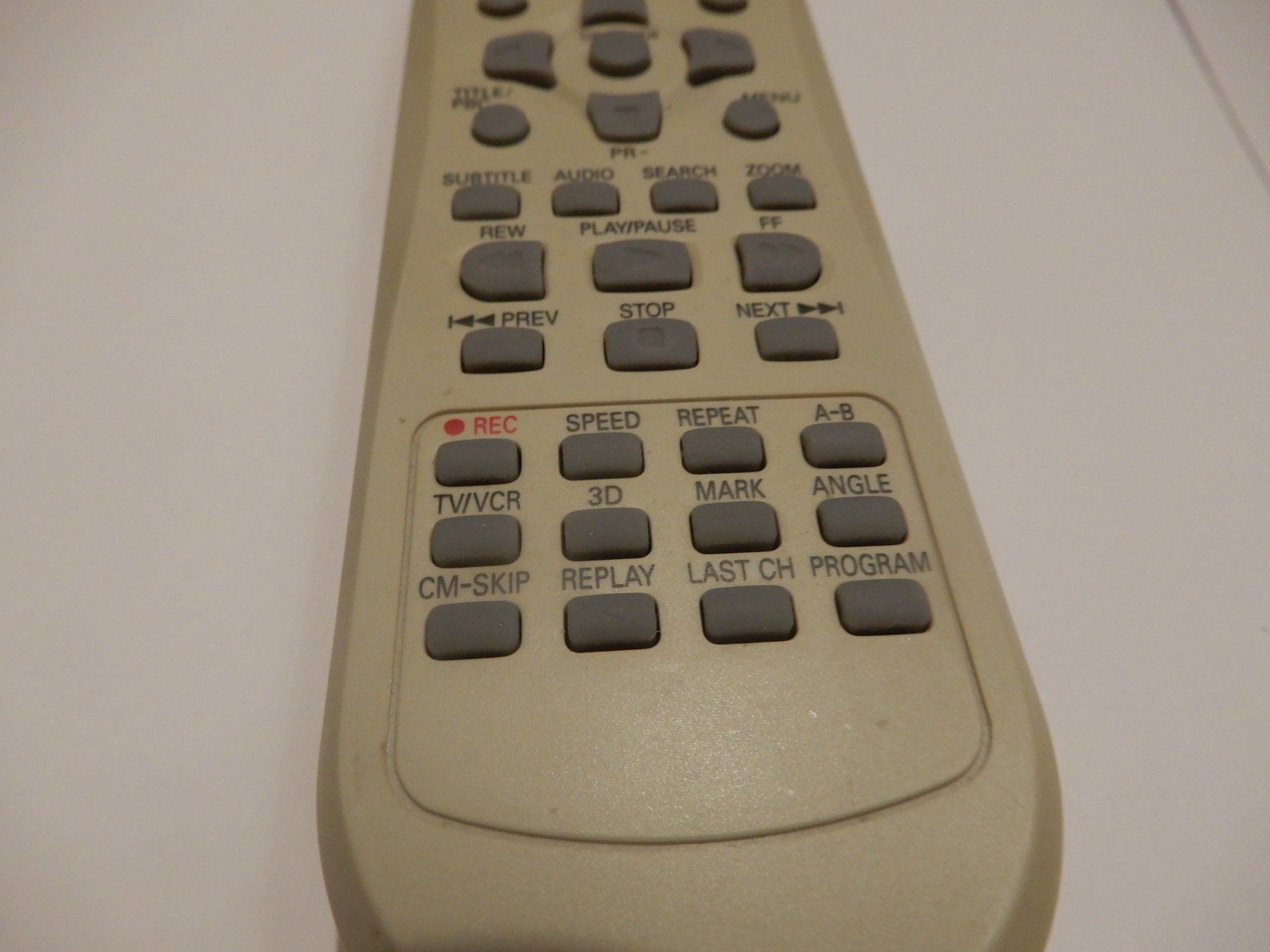 Telecomandi: Fernbedienung Universal beige gebraucht – Usato da Worben venduto da MaKo3252 1