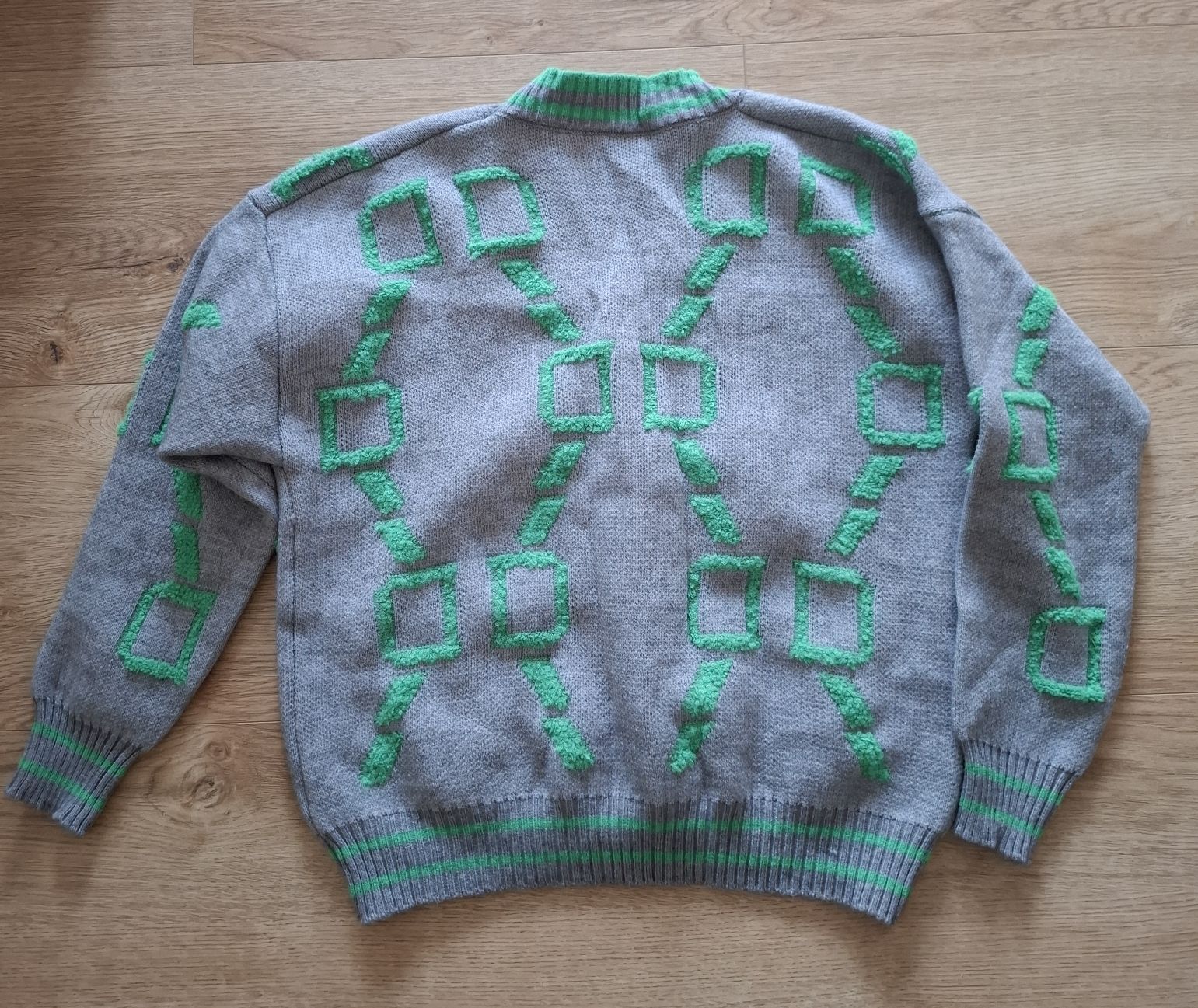 Jacken: Schöne Strickjacke, grau mit grün, Gr. S – Gebraucht aus Ibach von FlyingFox26 2