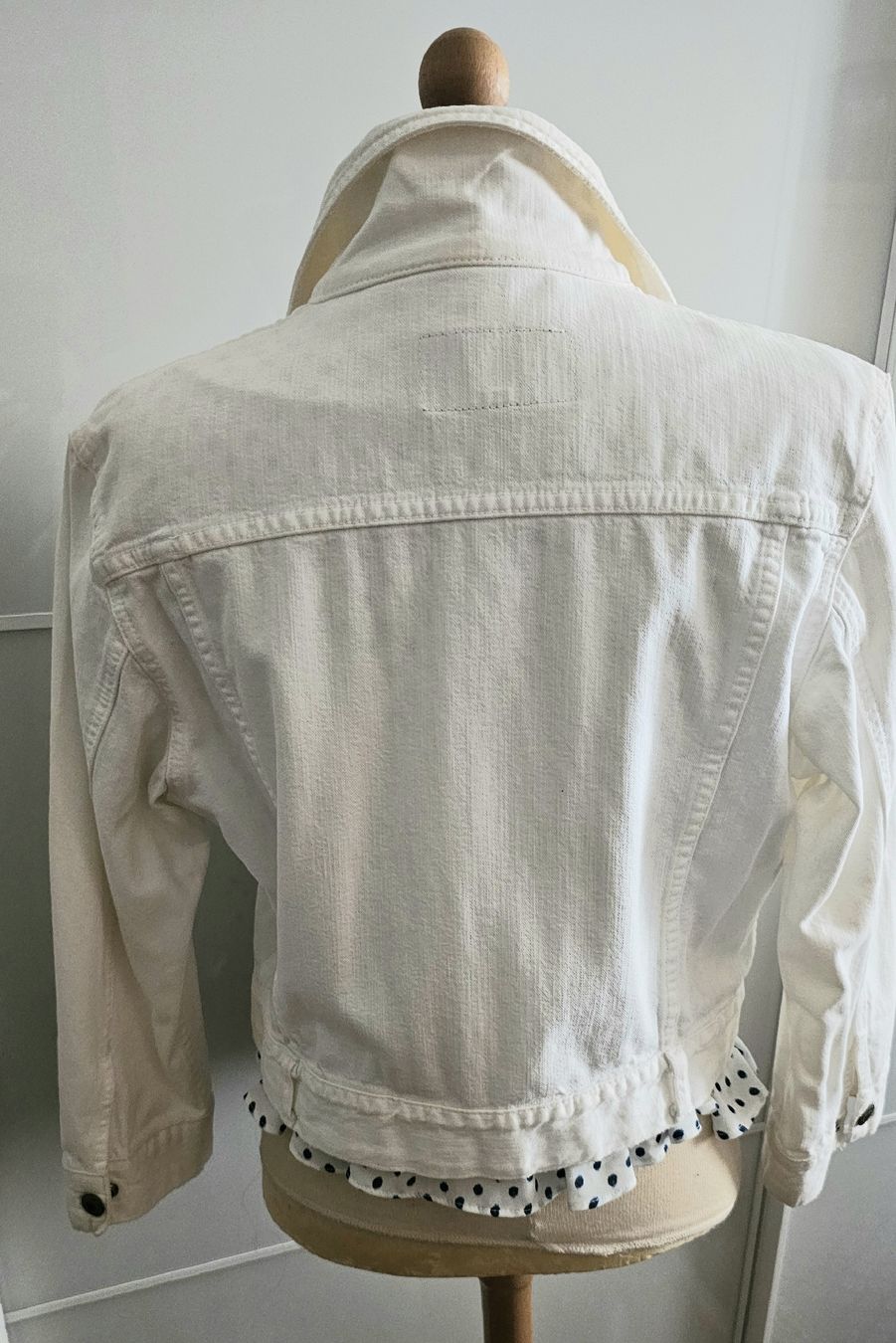 DKNY Giacche: DKNY weisse kurze Jeansjacke – Nuovo (secondo la descrizione) da Olten venduto da Magnum2001 7