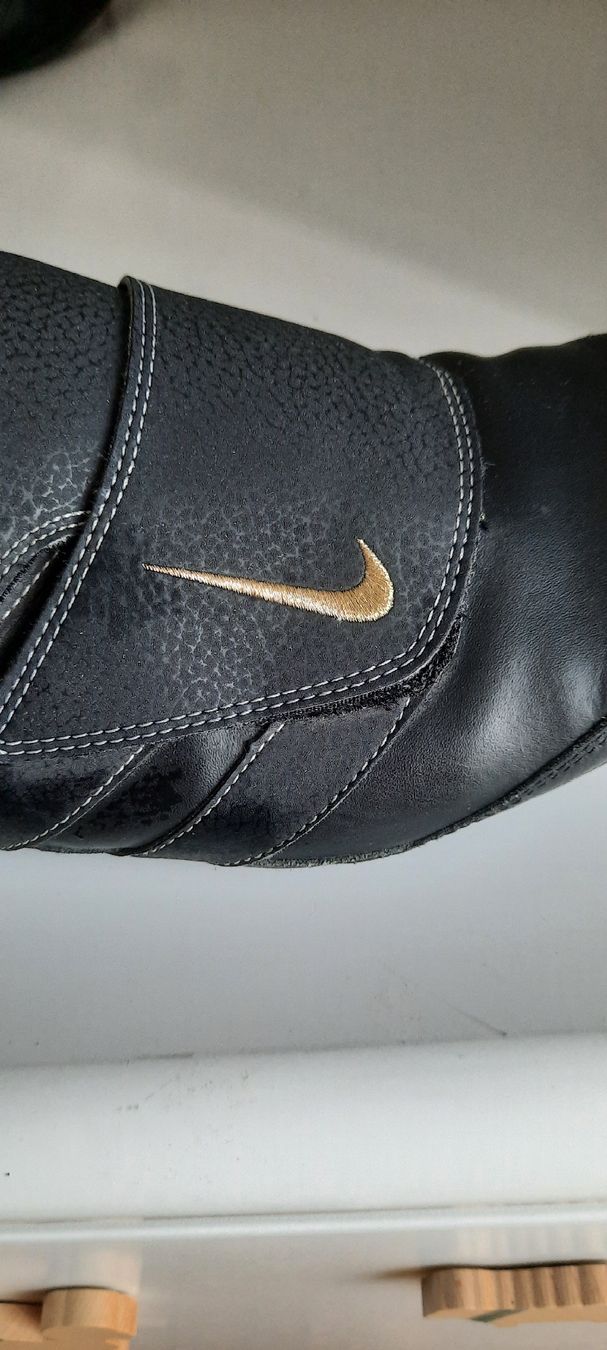 Nike Scarpe da uomo: Chaussure baskets Nike modèle rare en cuir – Nuovo (secondo la descrizione) da La Chaux-De-Fonds venduto da titi117suisse 3