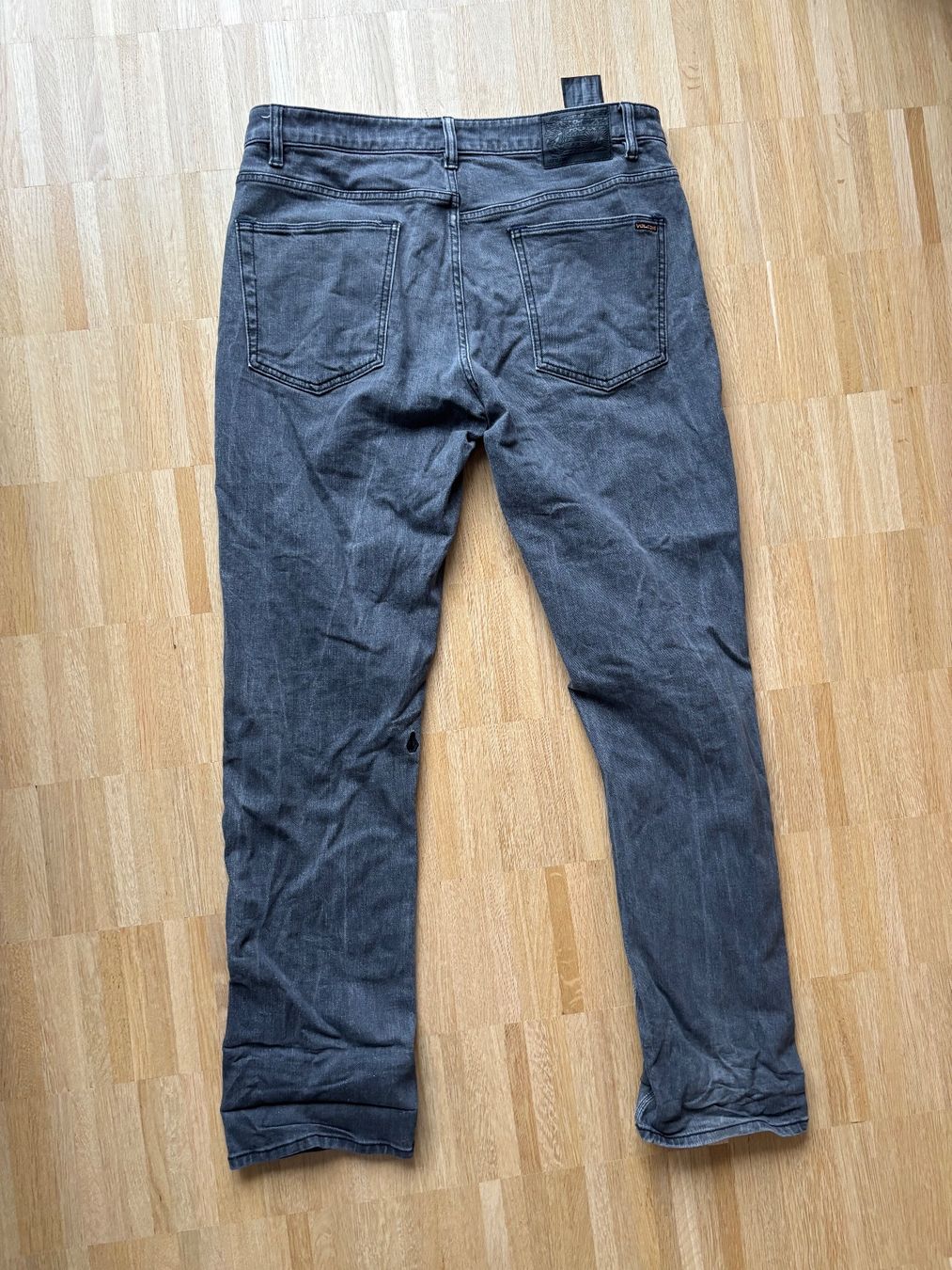 Volcom Jeans: Volcom Solver Modern Straight Jeans, Herren 34 – Usato da Luzern venduto da Aurelius7 3