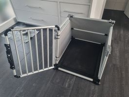 Proline Hundebox M Aluminium 80cm(T) x 65cm (B) x 64cm(H)