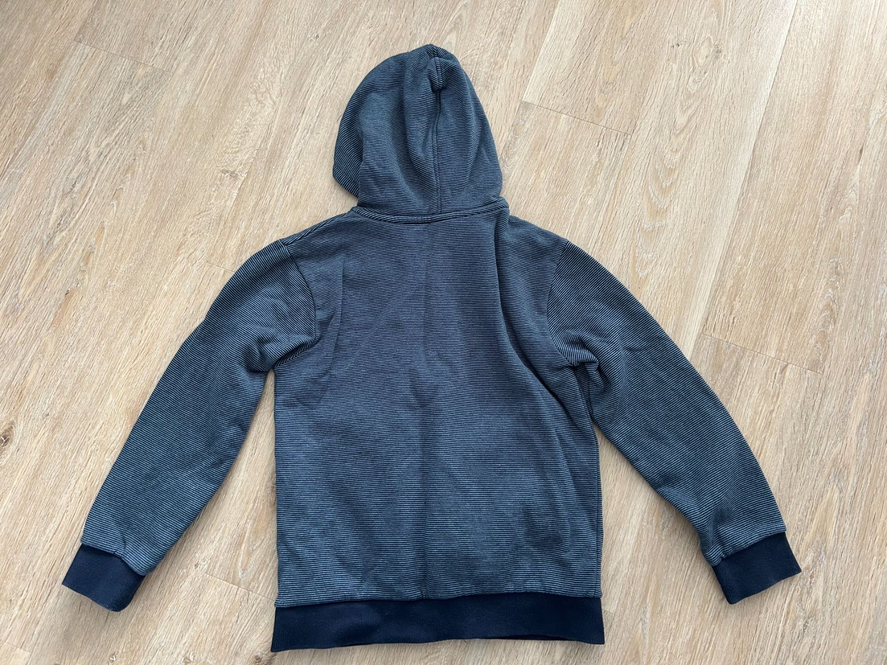Manor Pulls et sweat-shirts: Kapuzenpullover mit Reissverschluss, Grösse 140 – D'occasion à Zumikon par meter03 1
