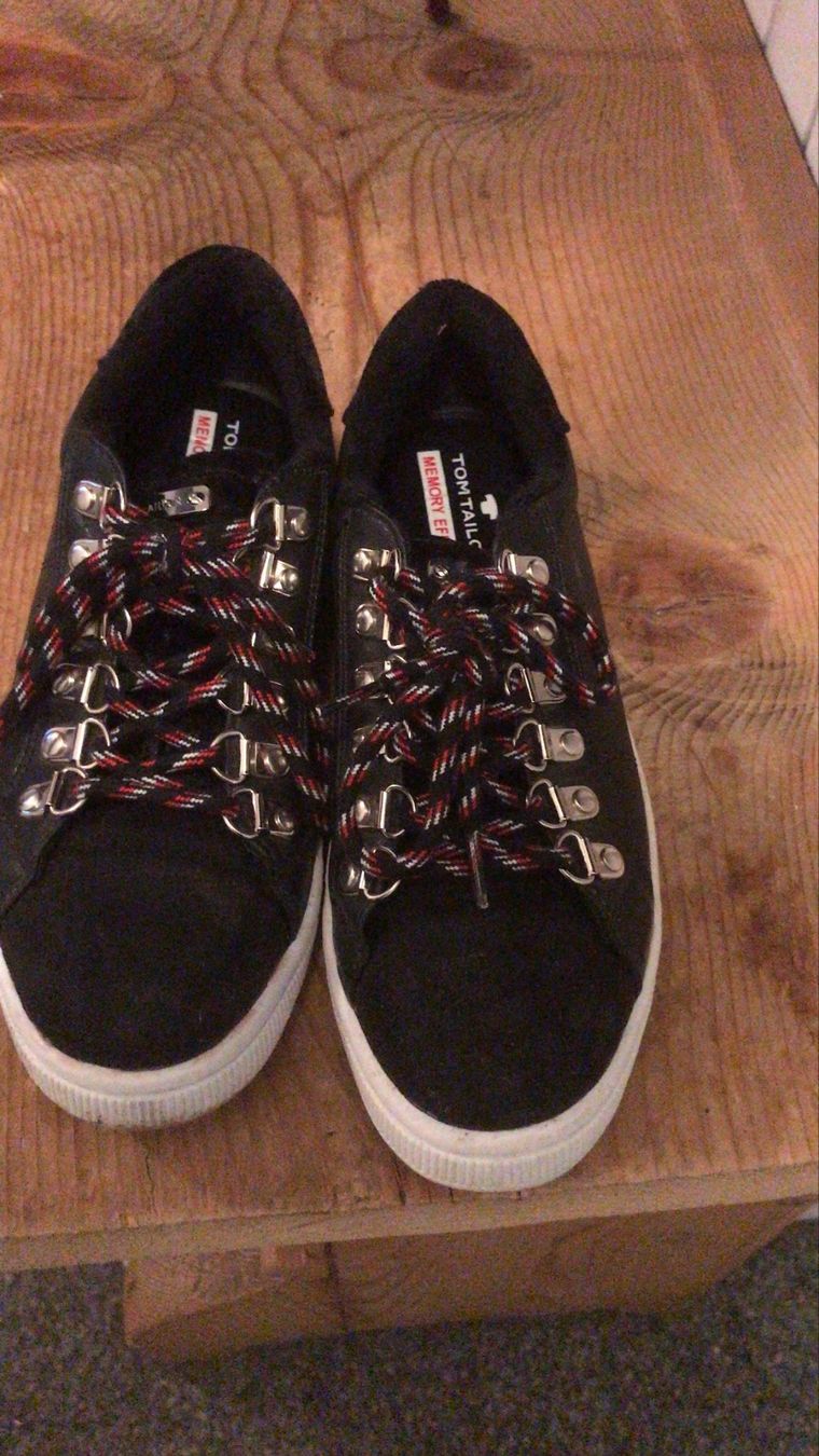 Tom Tailor Scarpe da donna: Schwarze Tom Tailor Sneaker Gr. 38 – Usato da Klosters venduto da Rigi98