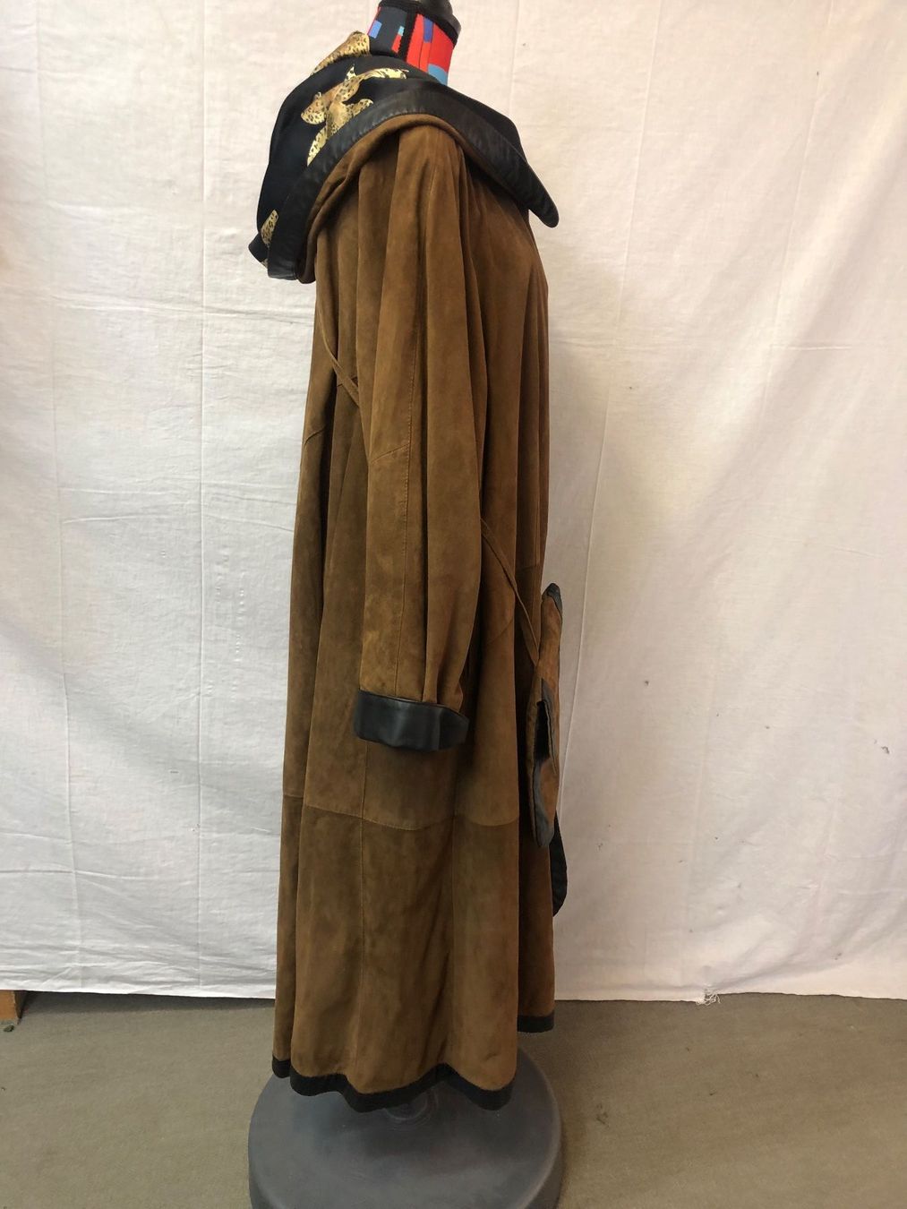Cappotti: Wild-Ledermantel Vintage mit Tasche Gr.42 – Usato da Brunnen venduto da Allerwaren 1