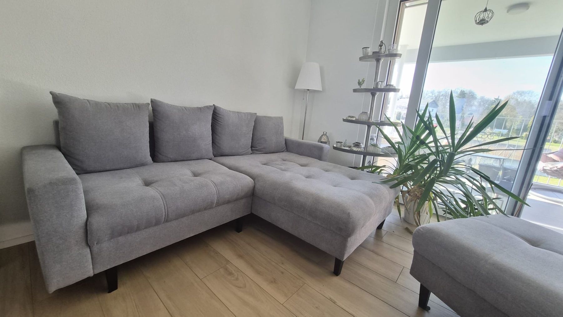 Sofas: Titel;   Ecksofa (neuwertig) inkl. passender Hocker – Gebraucht aus Emmen von SamueleD 3