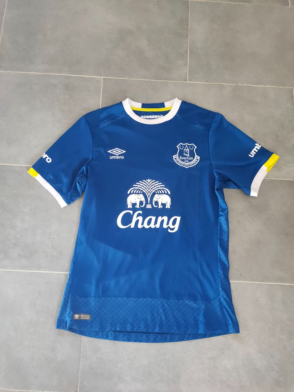 Canottiere & Pantaloni: Maillot Everton Umbro, taille S – Usato da Lausanne venduto da SwissFootballShirt 1