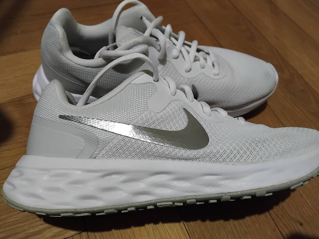 Nike Chaussures femmes: Baskets nike – D'occasion à Peseux par pat_2nd9