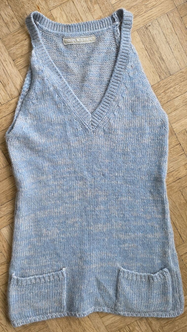 Top: Top/Débardeur 100% cachemire bleu clair – Usato da Yverdon-les-Bains venduto da van_dq65
