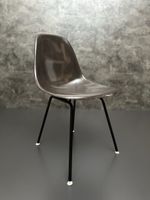 Stuhl Herman Miller Eames Fiberglass Side Chair Seal Brown 
