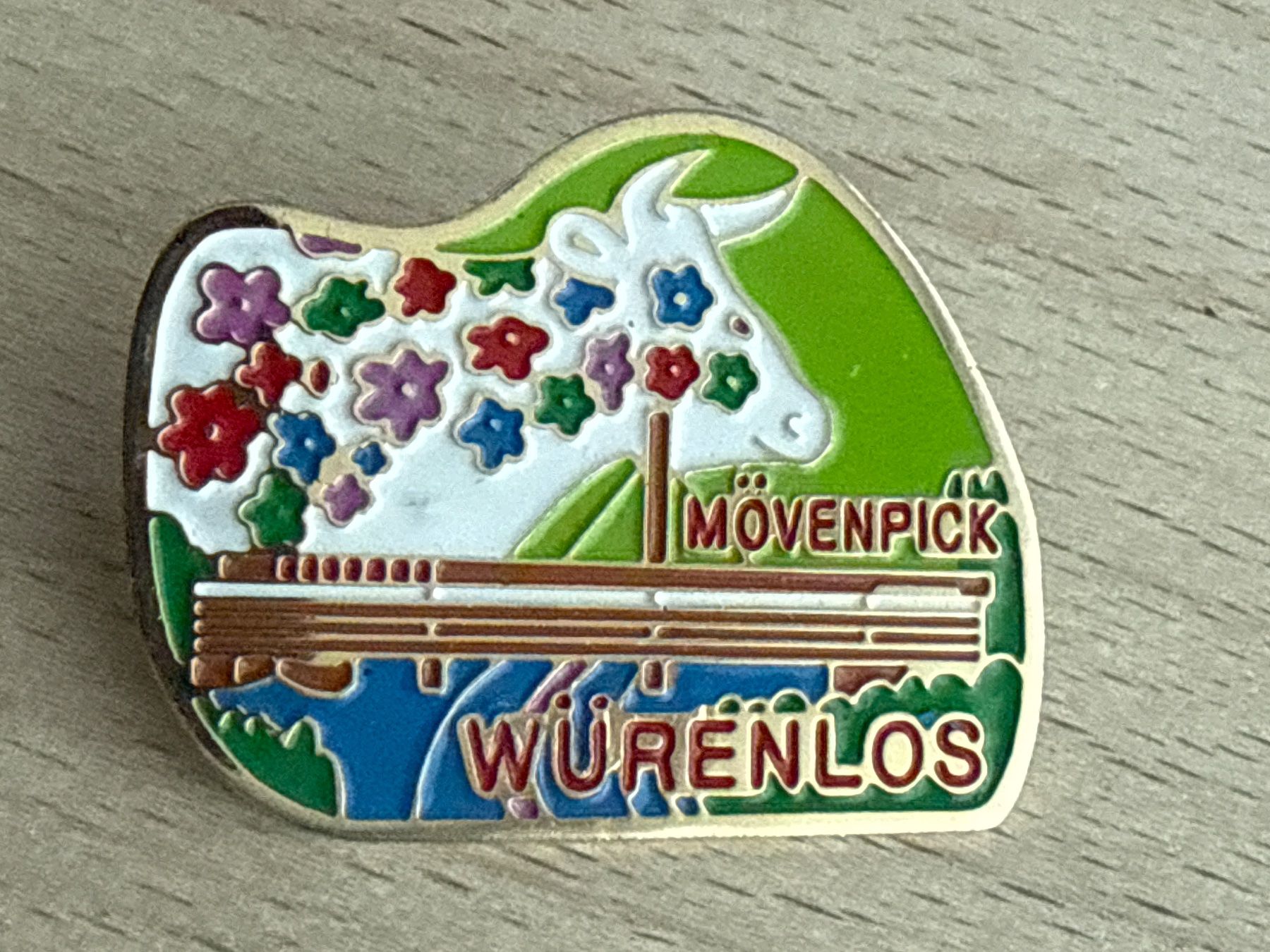 Placchette & Badge: Pin Mövenpick Würenlos – Usato da Glattbrugg venduto da Schweigmatt