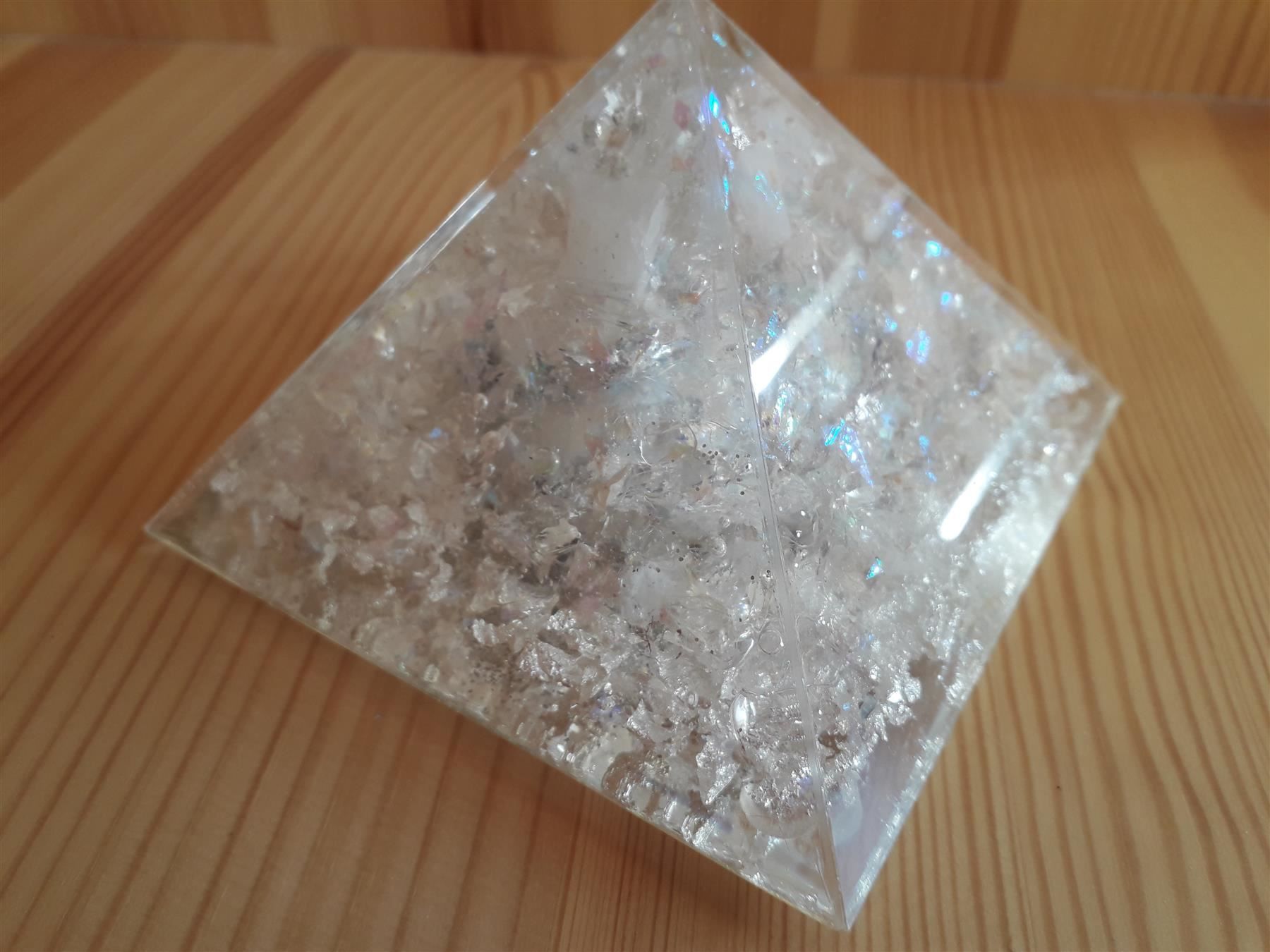 Pietre preziose: ORGONIT Pyramide Medium * MOND Mondstein – Nuovo e nell'imballaggio originale da Aeschi b. Spiez venduto da KRONLICHT 1