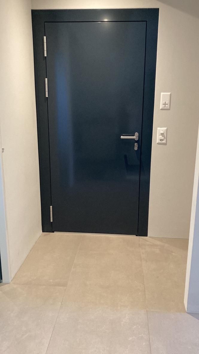 Porte: Metall Eingangstüre RC3 – Usato da Zürich venduto da morgarten