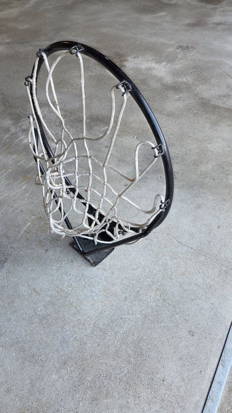 Basketballkörbe: massiver Basketballkorb – Gebraucht aus Wila von Smei 2