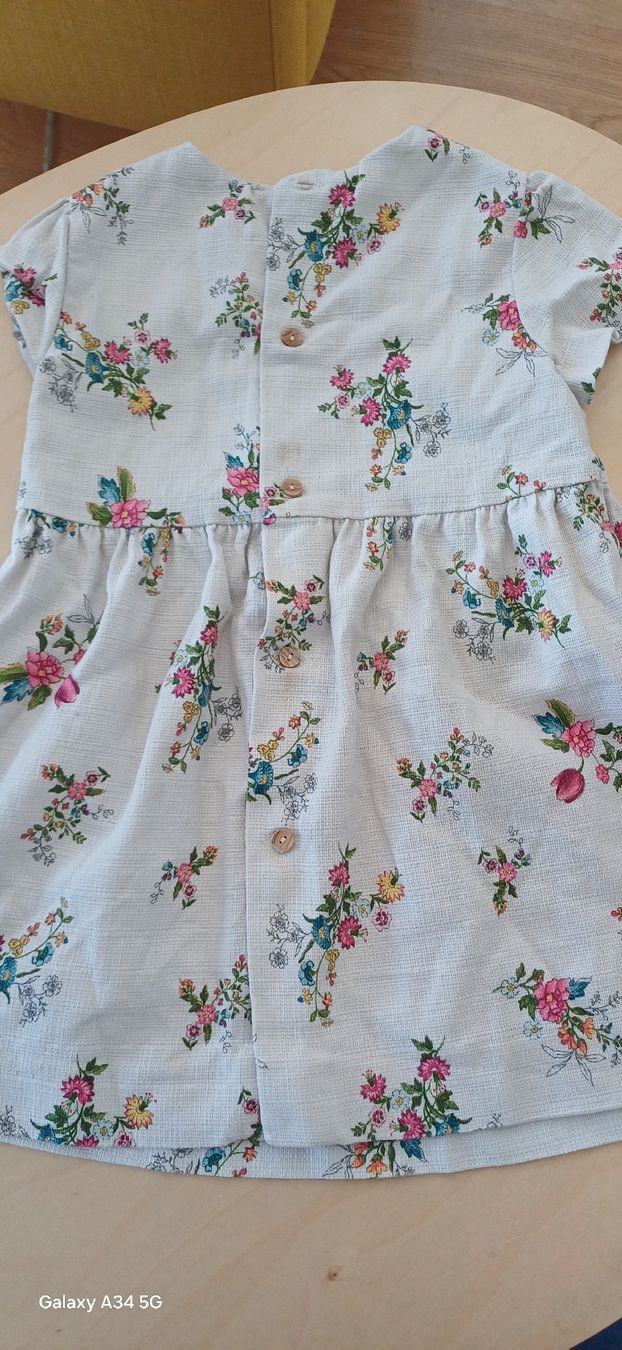 Zara Kleider & Röcke: Sommerliches Blumenkleid Zara 104 – Gebraucht aus Riniken von Lessy- 5