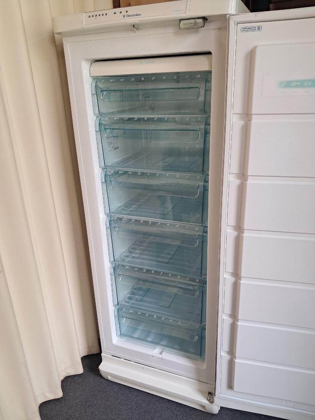 Electrolux Congelatori: Gefrierschrank Electrolux EU7119C mit 6 Schubladen – Usato da Glarus venduto da mikatante 1
