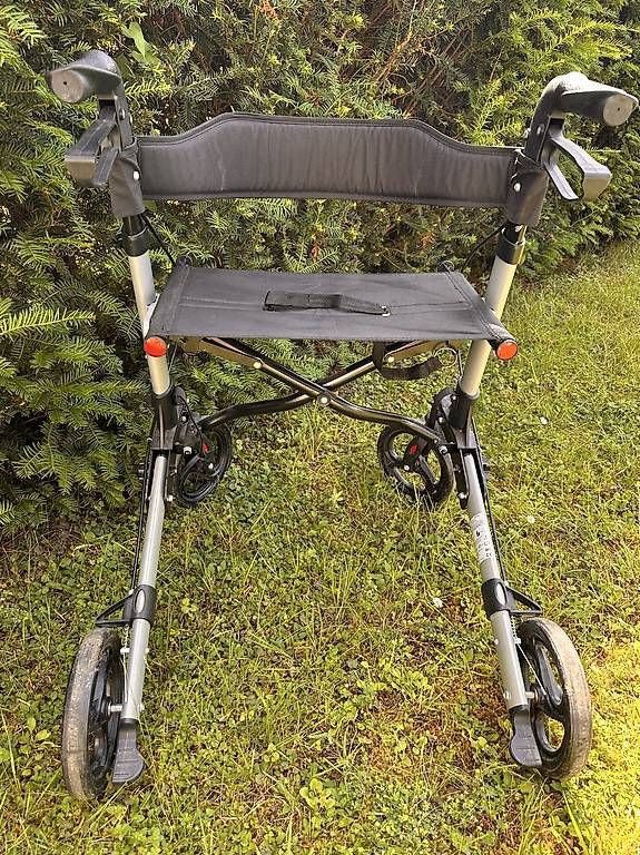 Ausili per la deambulazione: Rollator – Usato da Kaisten venduto da Andy_Leo 1