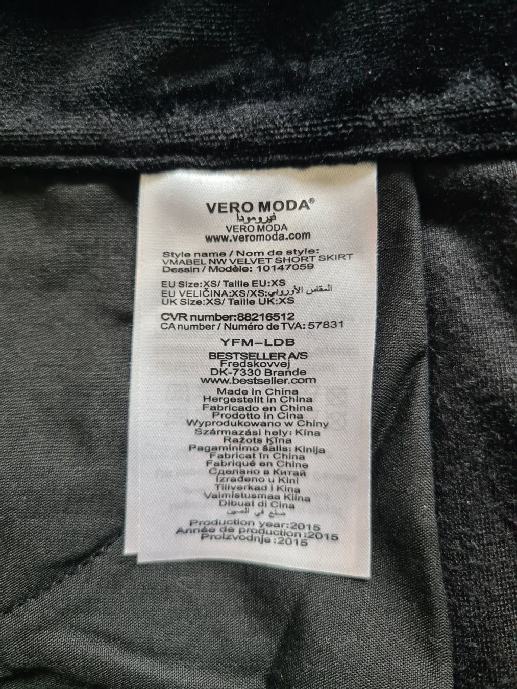 Vero Moda Gonne: Jupe mini Vero Moda velours noir XS – Usato da Genève venduto da Tresor305 4