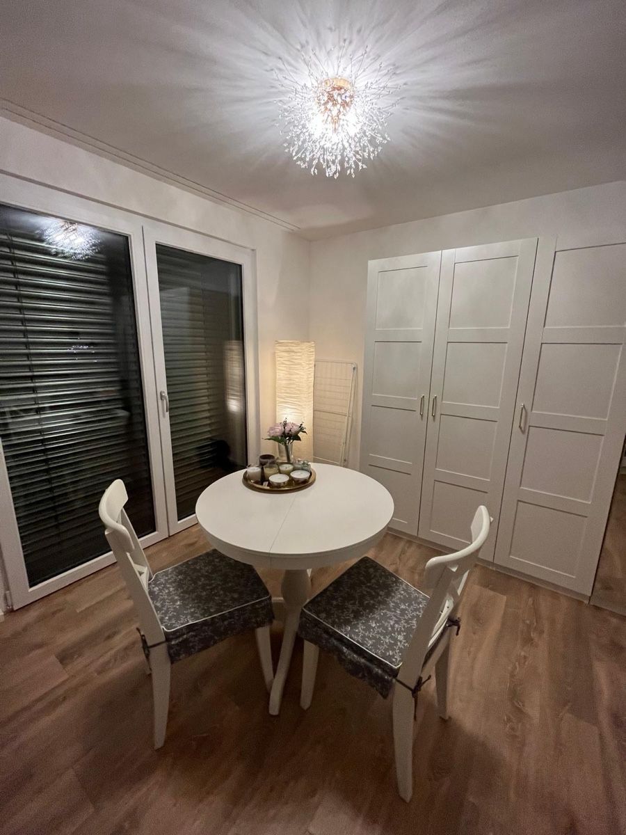 Ikea Tischset: IKEA Rosentorp extendable table + 2 chairs – Gebraucht aus Zürich von fel_9gfp