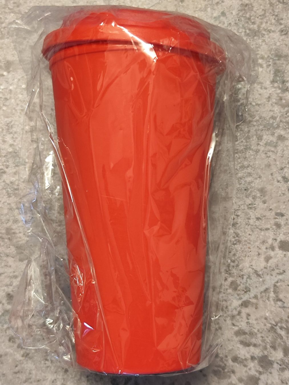 Tassen: Neuer Roter Kaffeebecher mit Deckel, wiederverwendbar – Neu und originalverpackt aus Fislisbach von Hast1976 1