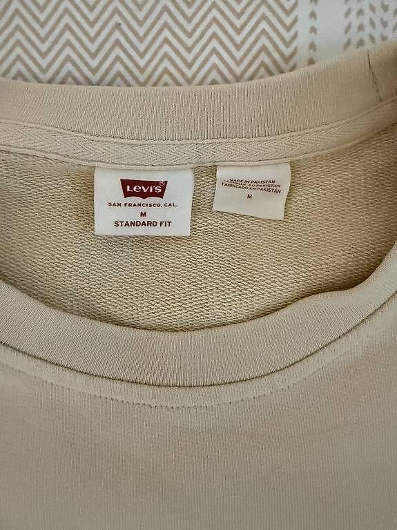 Pullover & Sweatshirts: LEVI'S PULLOVER GRÖSSE M – Neu und originalverpackt aus Zürich von joe_9lm9 2