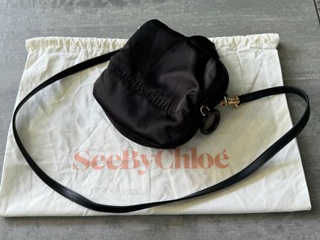See By Chloé - Kamerahandtasche - Satinstoff - schwarz