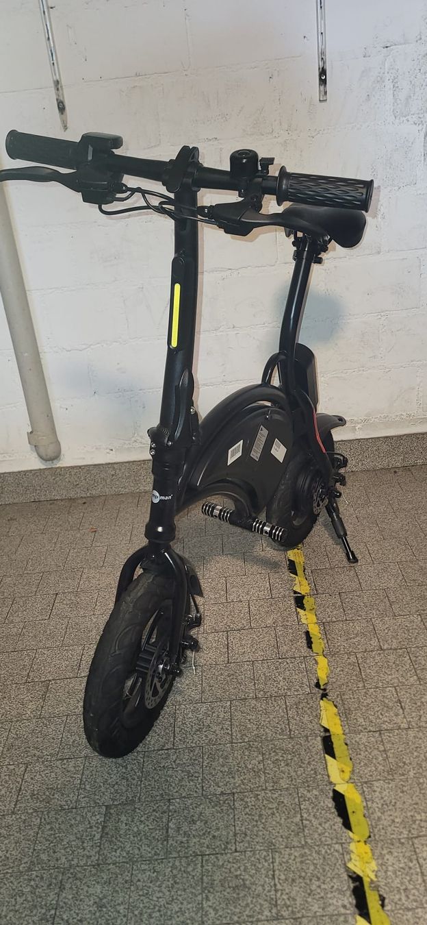 Mini Bikes: Hight tech mini Electric Scooter – Neu (gemäss Beschreibung) aus Lupfig von Vladikush