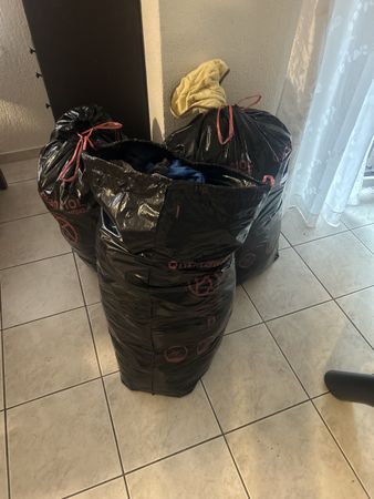 3 Säcke voller Kleider, unsortiert, vielseitig!