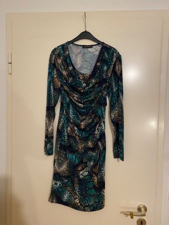 Kleid mit Schlangenmuster M