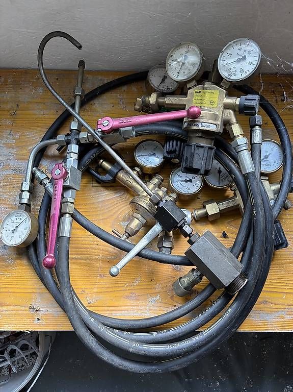 Messen: DIV Manometer mit Schläuche  – Gebraucht aus Seedorf von Zurfluh01