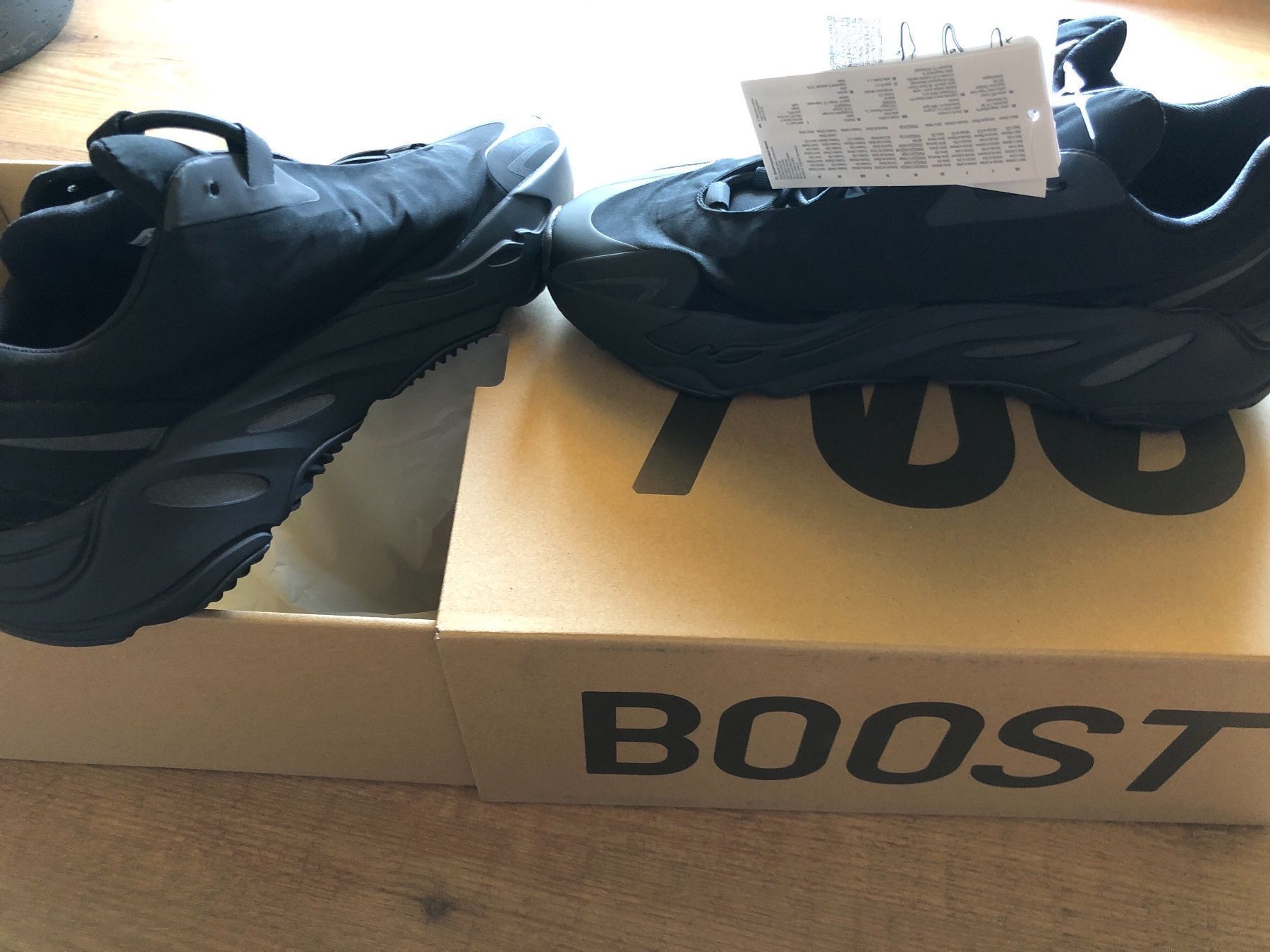 Adidas Scarpe da uomo: Yeezy Boost 700 MNVN Triple Black – Nuovo e nell'imballaggio originale da Walkringen venduto da buetzu08 3